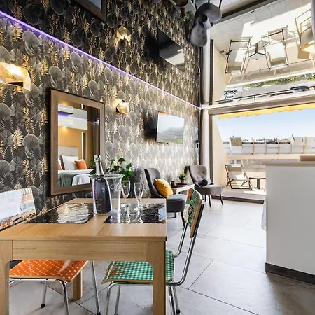 Helioamour Renovated With Terrace In Heliopolis Naturist Village 아파트